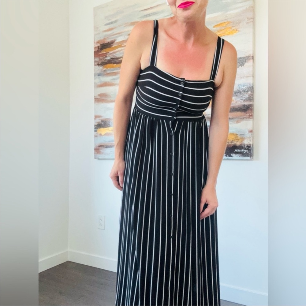 Forever 21 Black and White Sleeveless Maxi Sundress